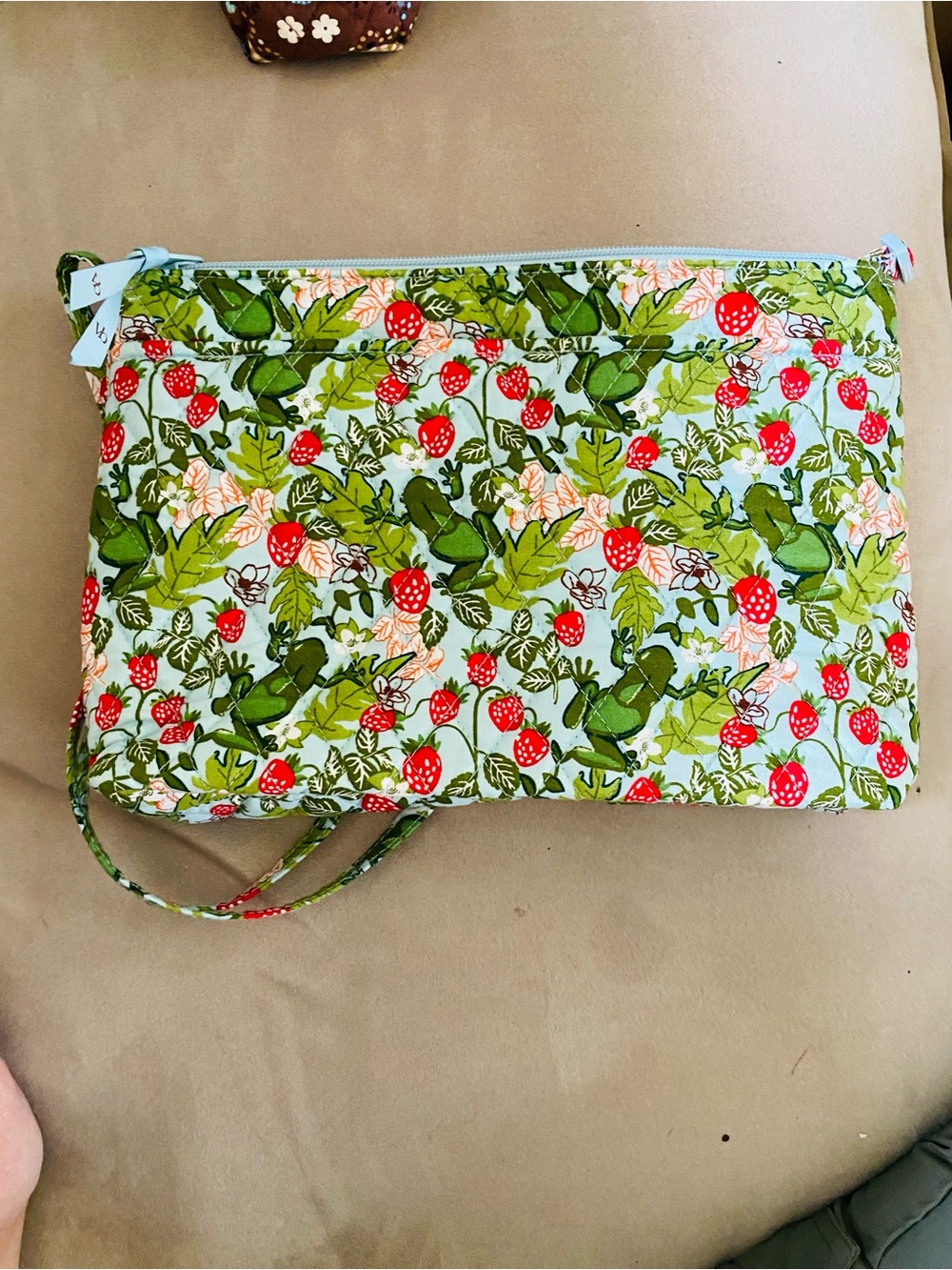 Vera Bradley Large Hipster NWT. Frogberry Garden Blue